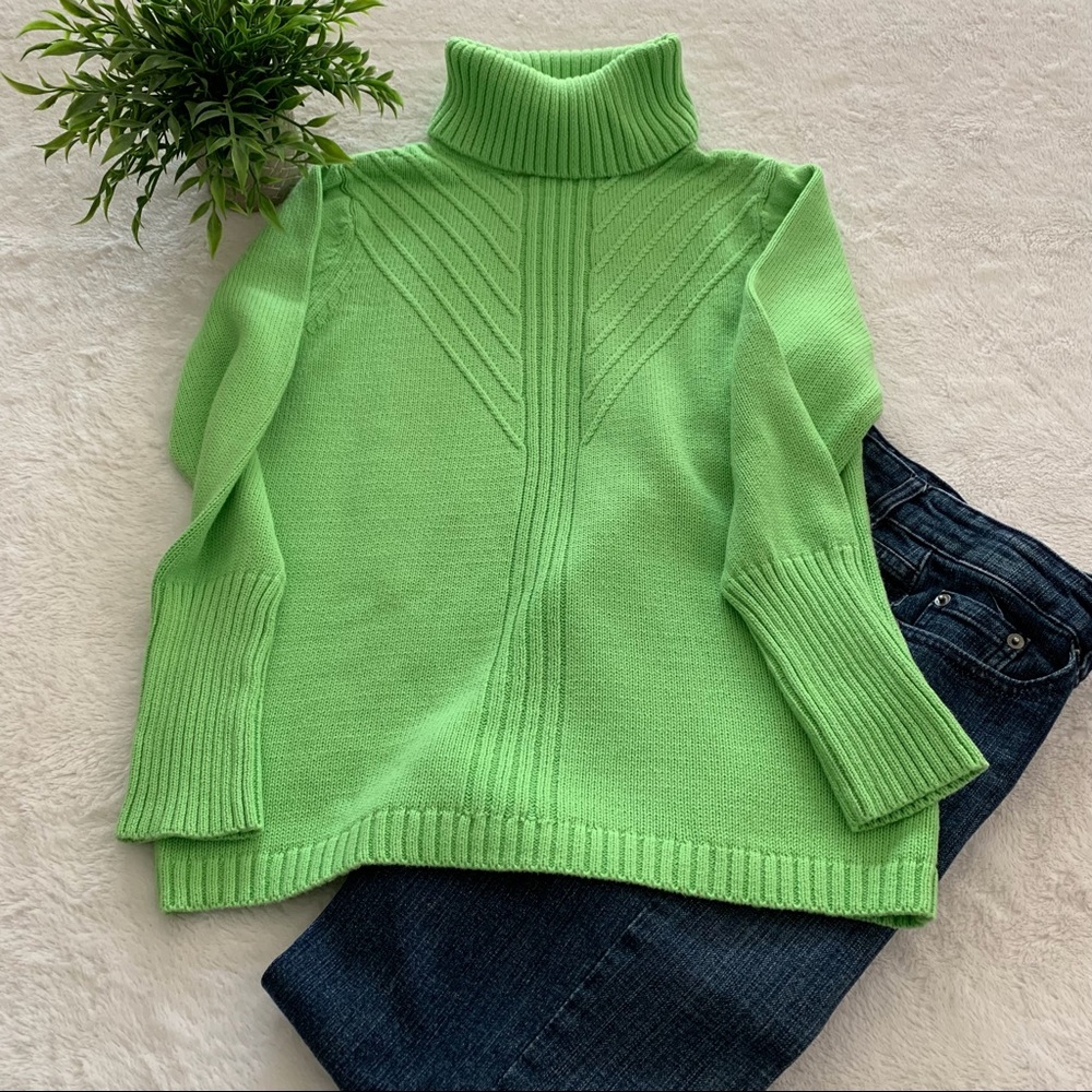 ❤️‍🔥HP❤️‍🔥Jillian & Nicole lime green long sleeve turtle neck sweater. Size PM